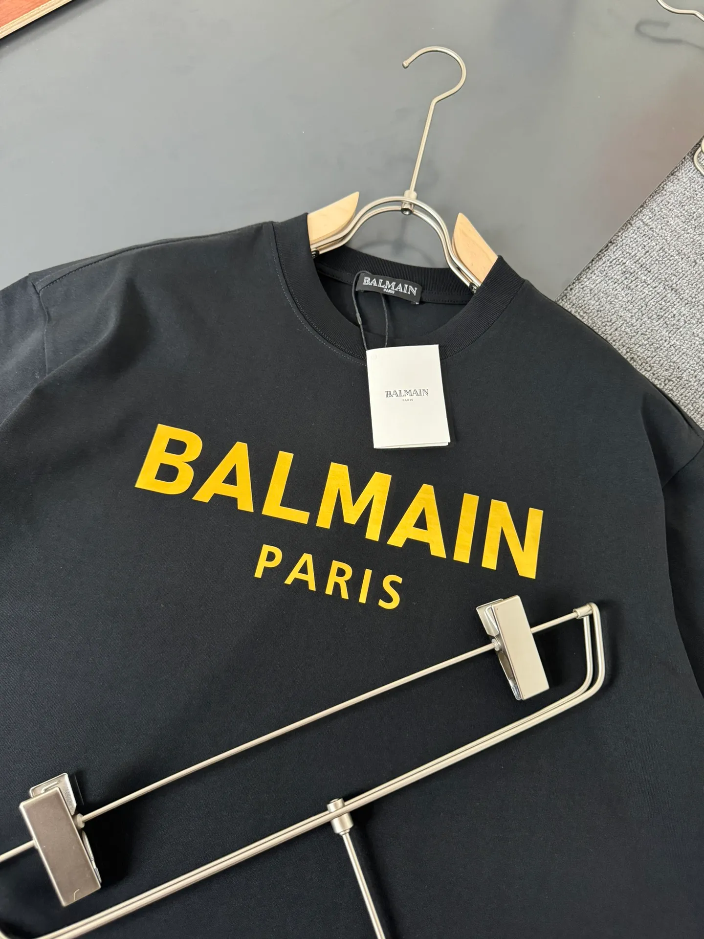Balmain Balmain's latest spring and summer New Arrival round neck fashionable short-sleeved T-shirt, heavy weight pure cotton double yarn pure cotton fabric! Comfortable against the skin, durable and easy to wear, bronzing logo design, original factory meticulous craftsmanship, casual Versatile must-have Sizes S M L XL XXL